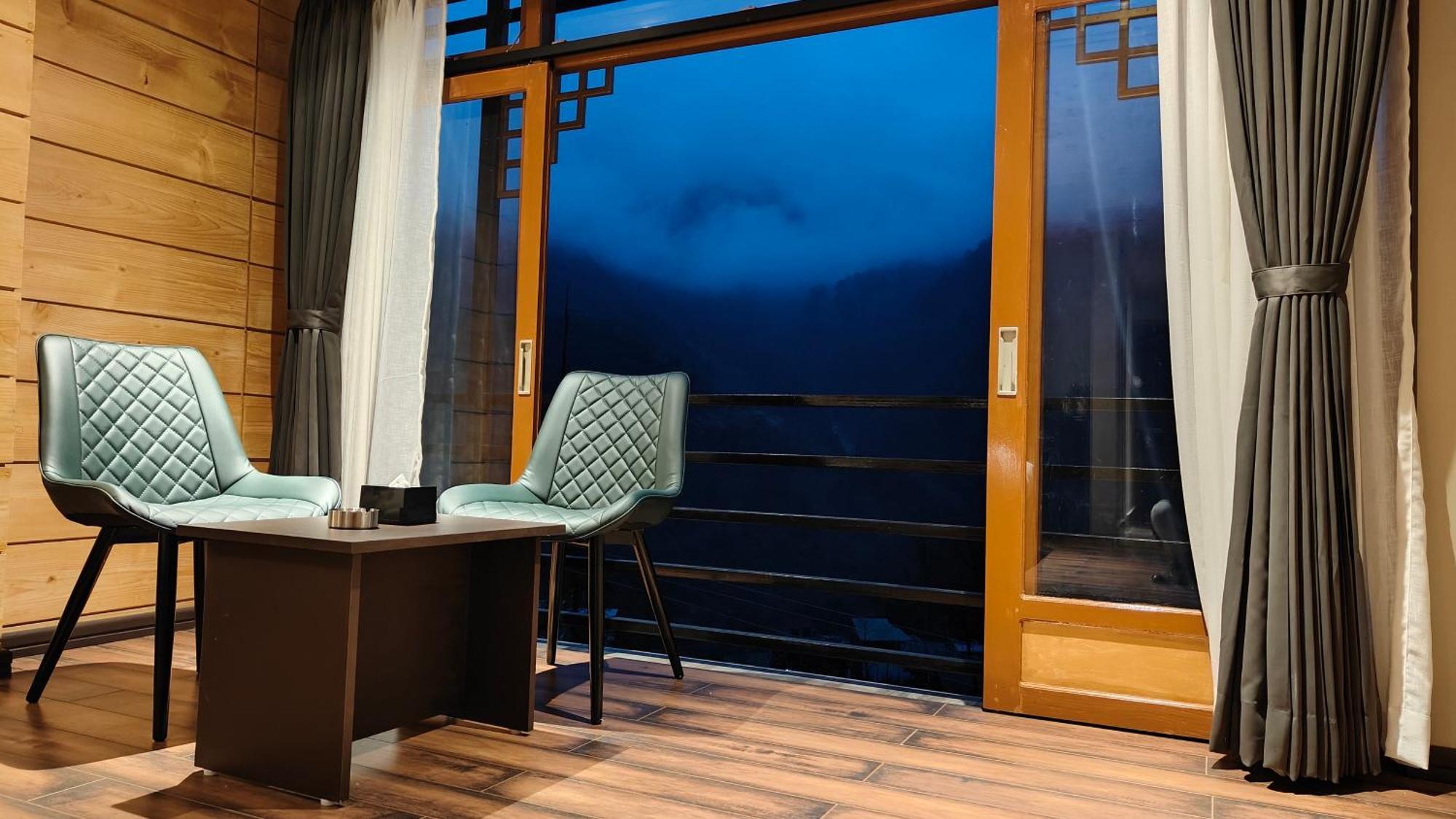 Mount Bayul Shangri-La Resort Лачунг Экстерьер фото